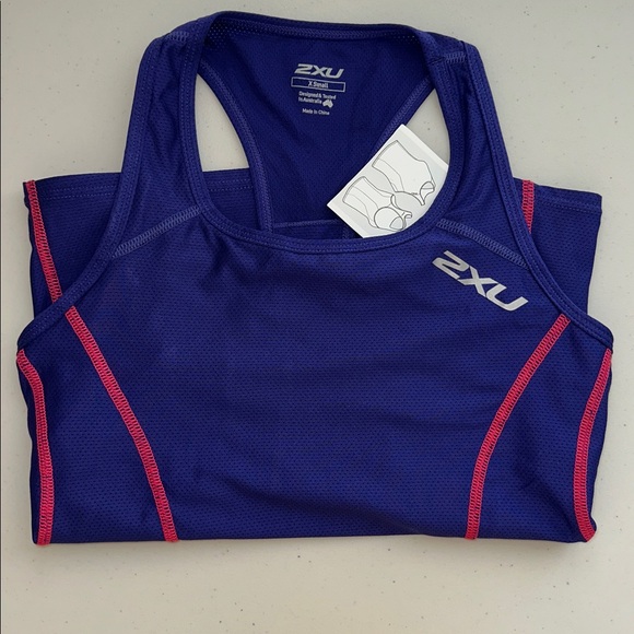 NWT 2XU Women's Blue Sports Bra with Pink Accents Size X Small. - Picture 13 of 13